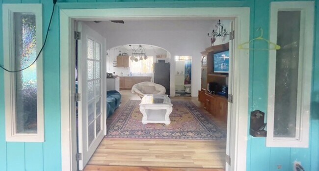 Foto del edificio - 2BR/1BA Furnished Home – Available June 1 – Screened Lanai, Fiber Internet, W/D