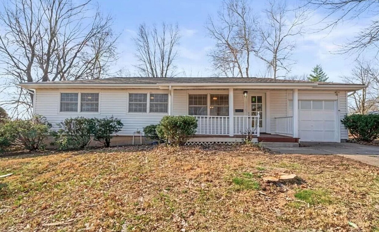 Foto principal - 1405 NE 62nd St