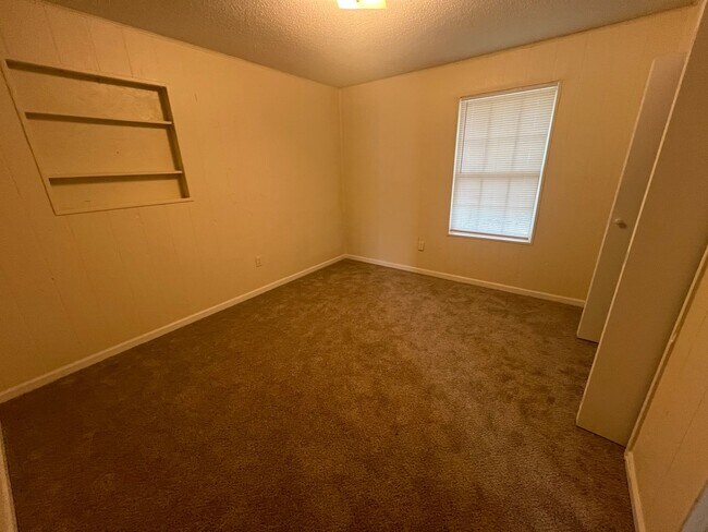 Building Photo - 2 Bedroom 1 Bathroom Duplex in Winterville!