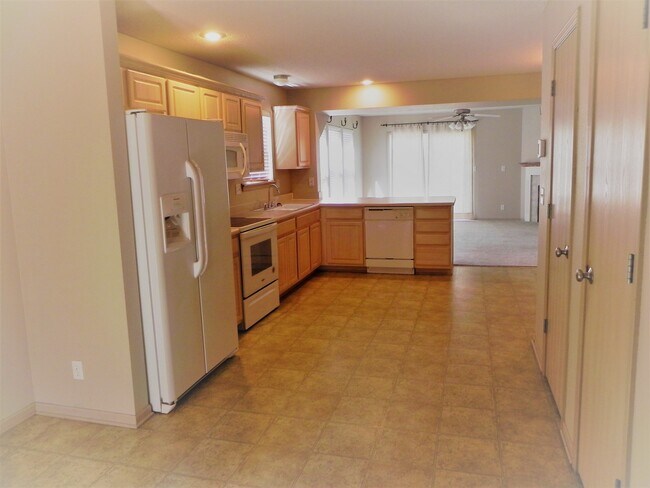 Cocina - 9840 N Lewis Ave