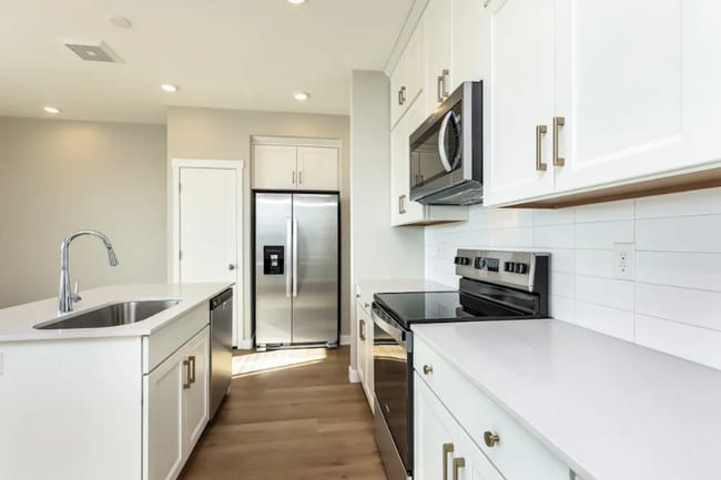 Building Photo - 6051 Lower Brk Ln