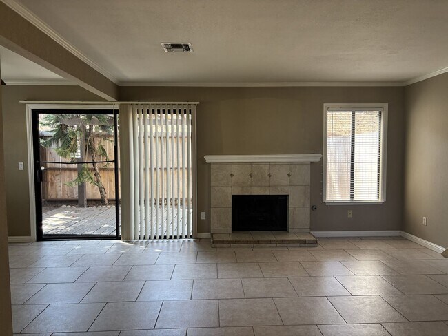 Foto del edificio - 425 N Center Ct