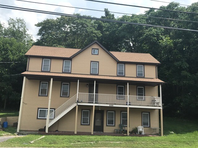 House frente - 2090 NY-17A