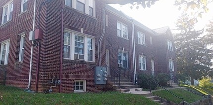 Building Photo - 2203 Q St SE