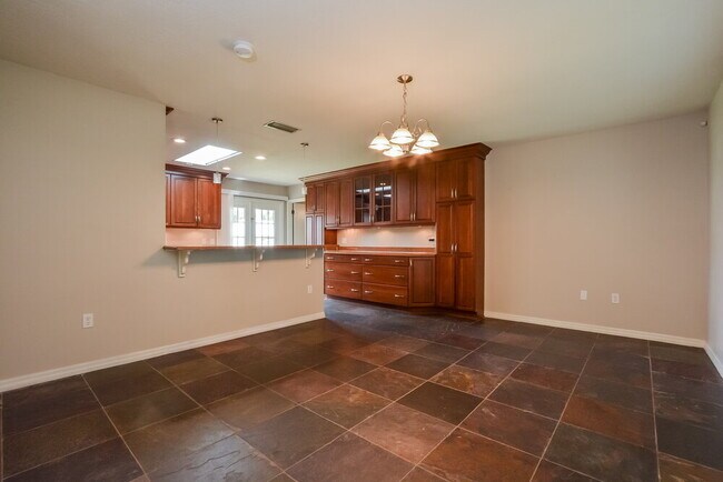 Building Photo - 5321 Royal Oak Dr