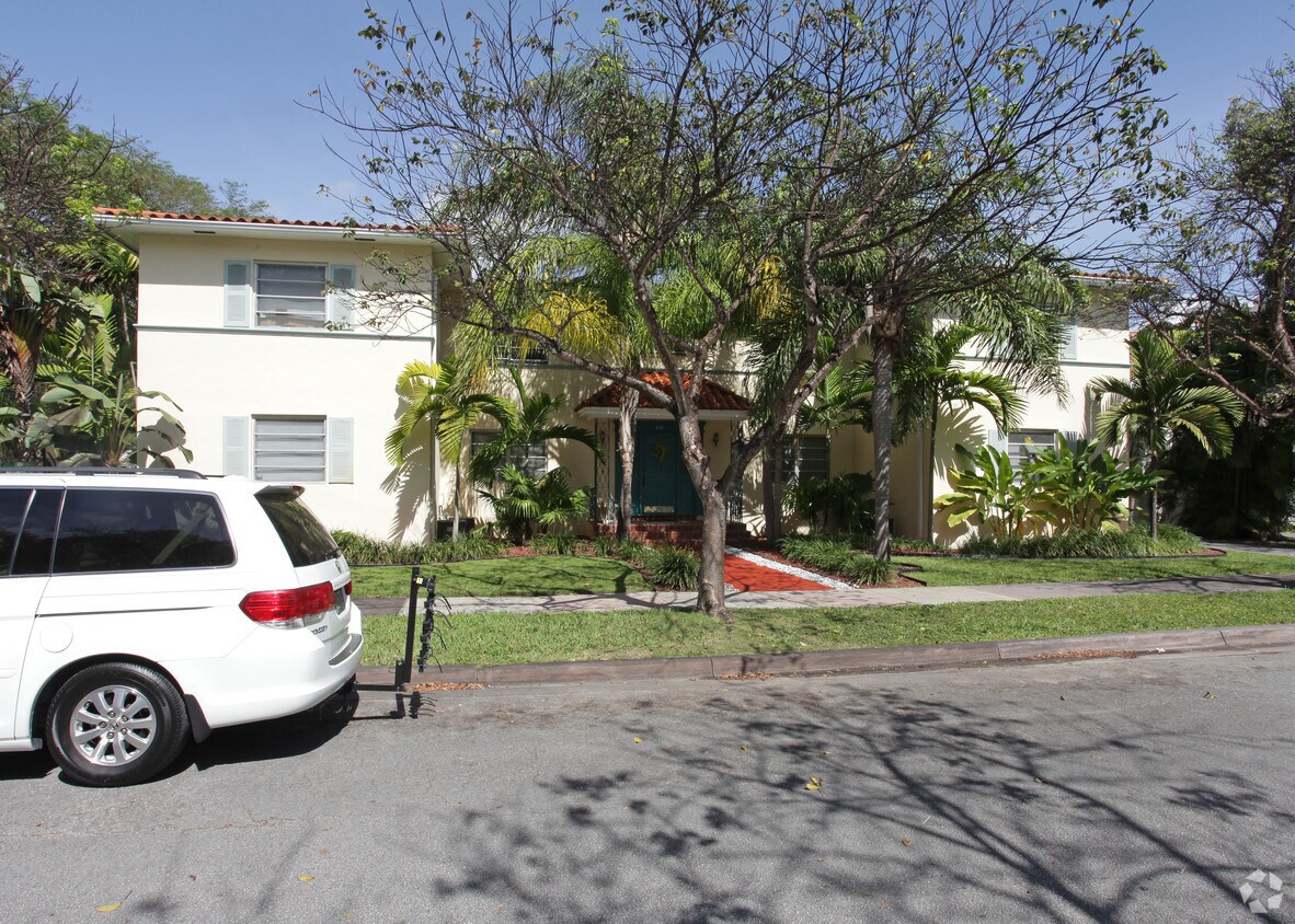 Building Photo - Phoenetia Isles Apartments