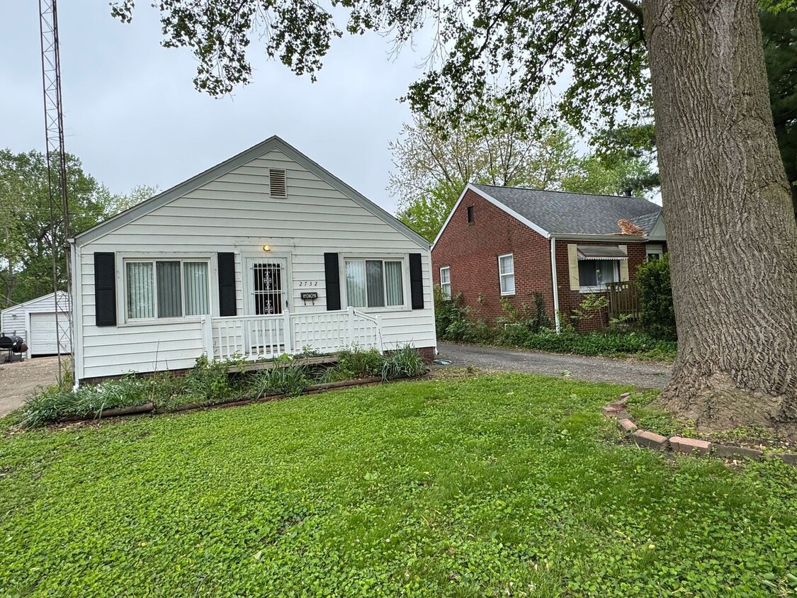 Primary Photo - The Ultimate Floor-ty: 3 Bed/1.5 Bath Home...