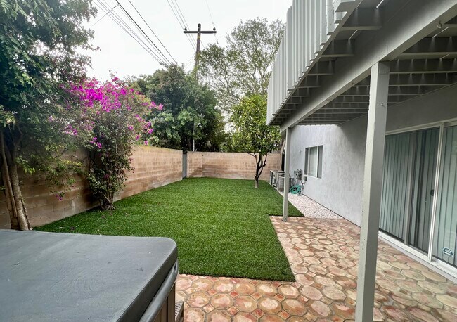 Backyard Lawn - 26708 Indian Peak Rd