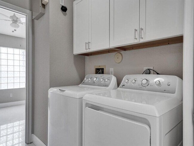 Foto del edificio - 22845 Barrister Dr