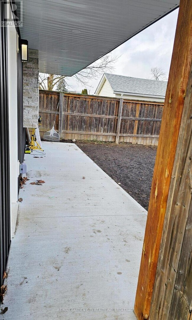 Building Photo - 5 Cunningham St