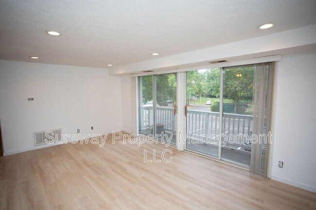 Foto del edificio - 142 Kenwood Dr