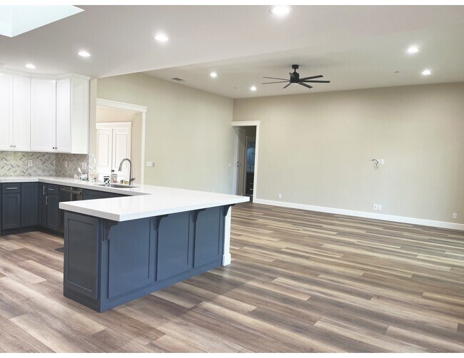 kitchen & family room - 18 Park Ave