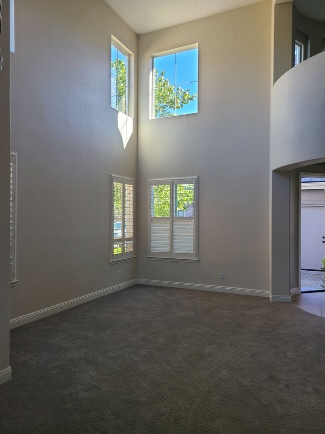 Building Photo - 4 Bdrm, 3 Bath on Empire Ranch Golf Course