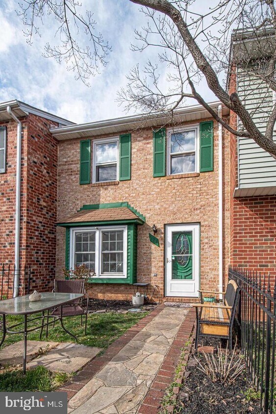 121 Elsia Dr, Front Royal, VA 22630 Townhouse for Rent in Front Royal