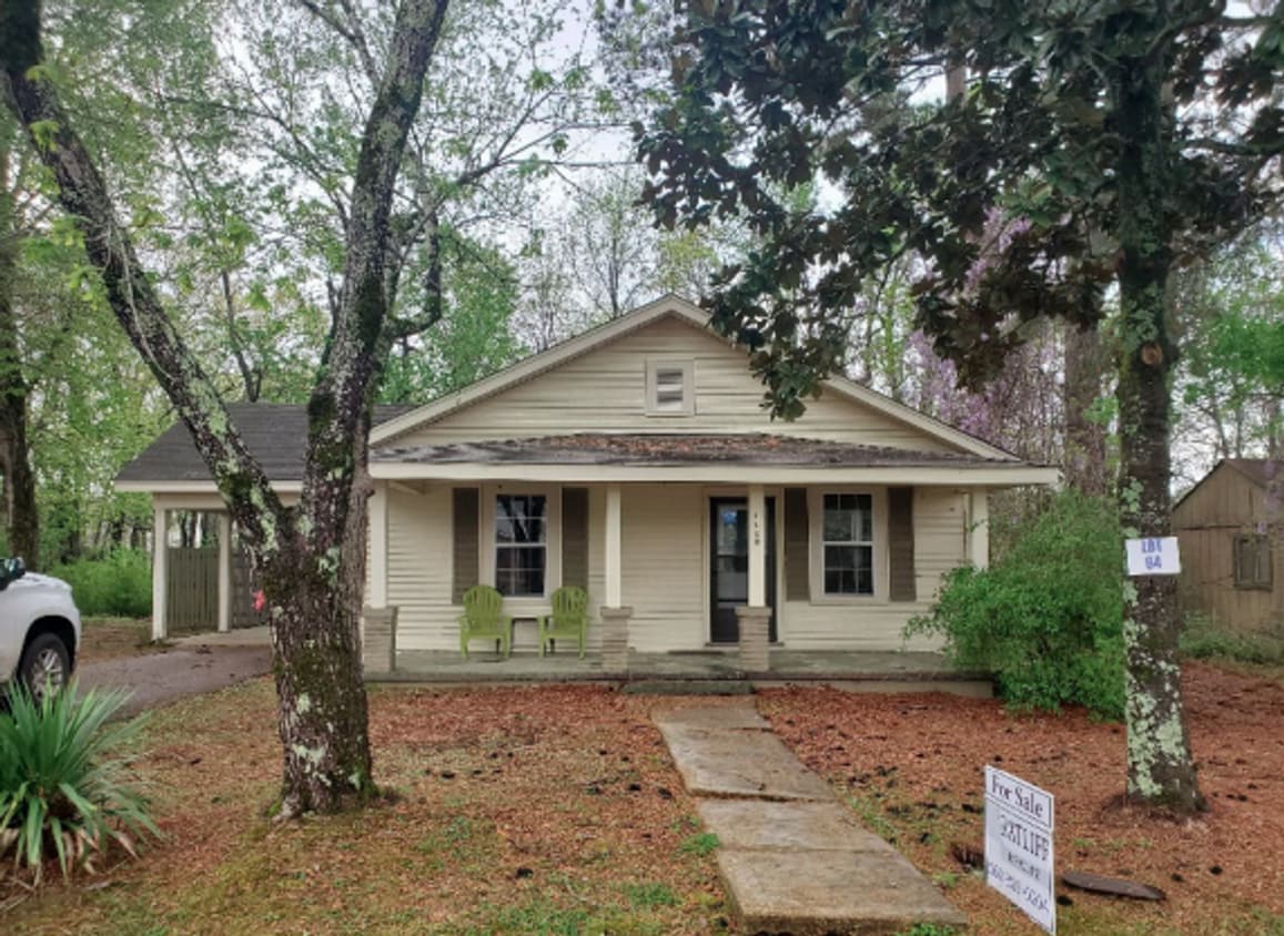 2 Bed 1 Bath Spacious Home - 2 Bed 1 Bath Spacious Home