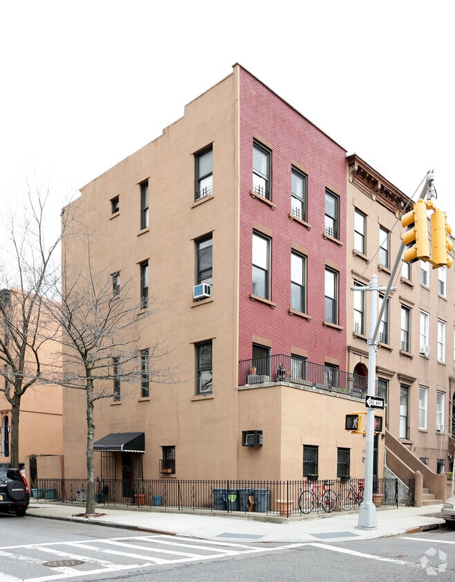 Primary Photo - 608 Henry St
