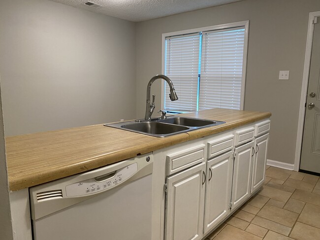 Building Photo - 30 Hillwood Cv