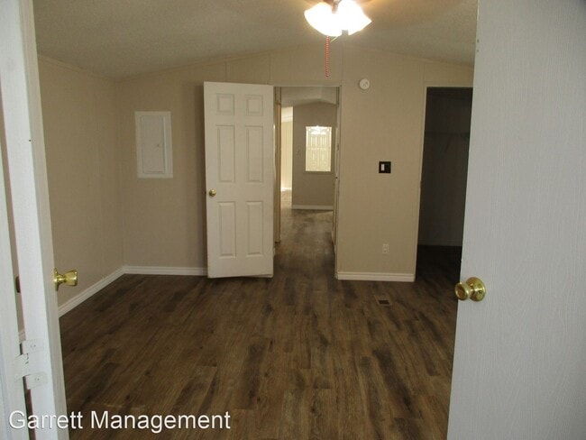 Building Photo - 3 br, 2 bath House - 916 Iroquois Dr