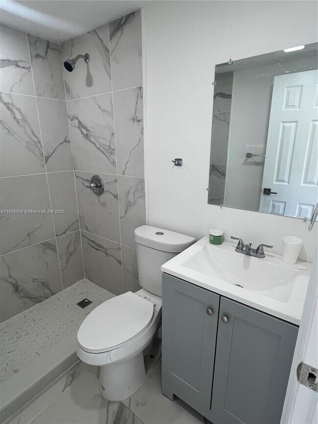 Foto del edificio - 360 NE 174th St