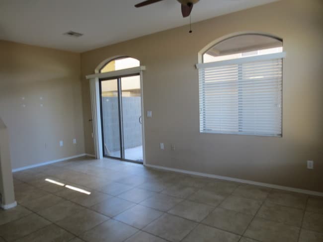 Foto del edificio - 2150 W Alameda Rd