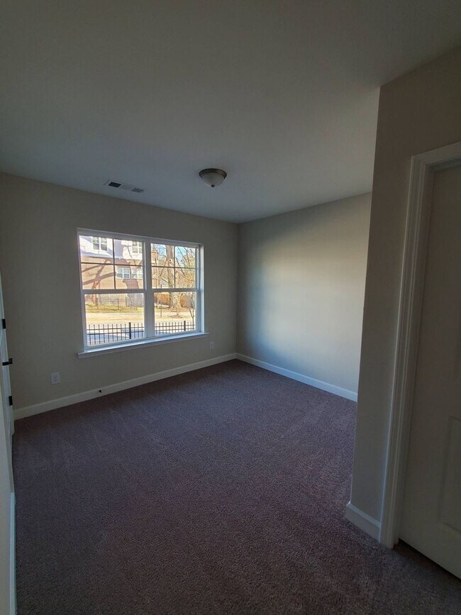 Building Photo - BRAND NEW TOWNHOMES AVALIABLE NOW