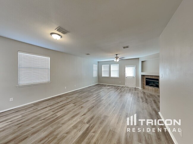 Foto del edificio - 216 Maplecrest Dr