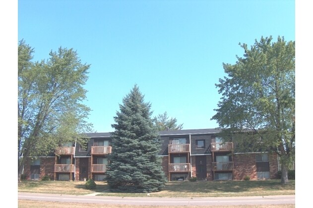 Primary Photo - Brickenridge Apartments