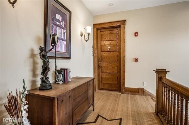 Building Photo - 1 br, 2 bath  - 2105 N Meridian St Unit 200
