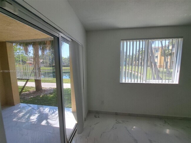 Foto del edificio - 2600 South University Drive, Davie, FL 333...