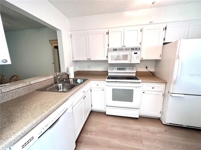 Foto del edificio - 13713 Mission Oaks Blvd