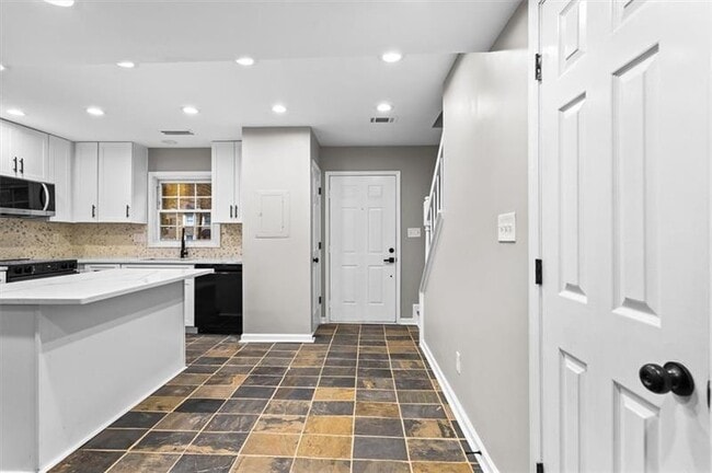 Building Photo - 1777 Twin Brooks Dr SE