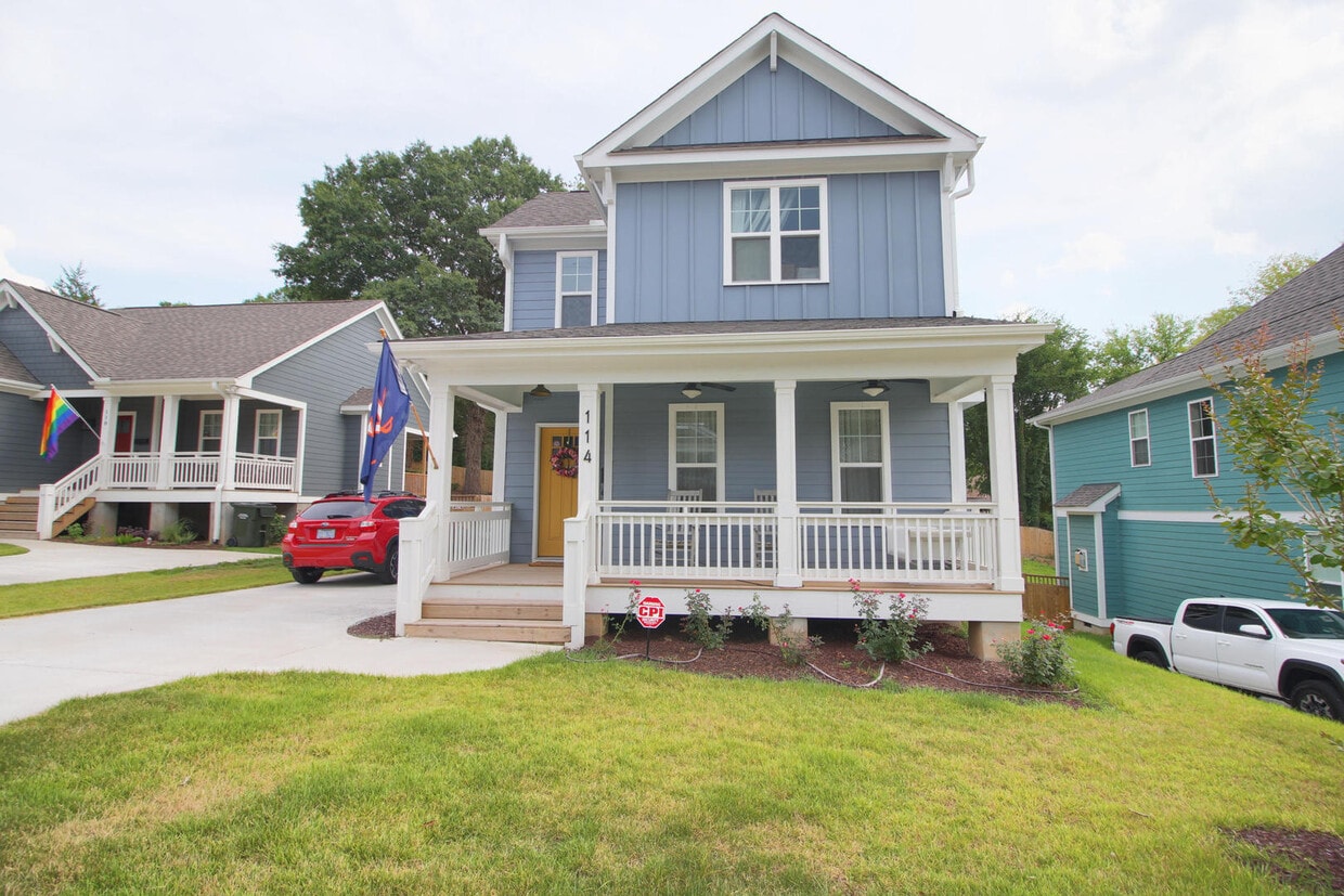 Charming 3 bedroom 2.5 bath home in incredible Durham location, with a massive fenced in yard! - Charming 3 bedroom 2.5 bath home in incredible Durham location, with a massive fenced in yard!