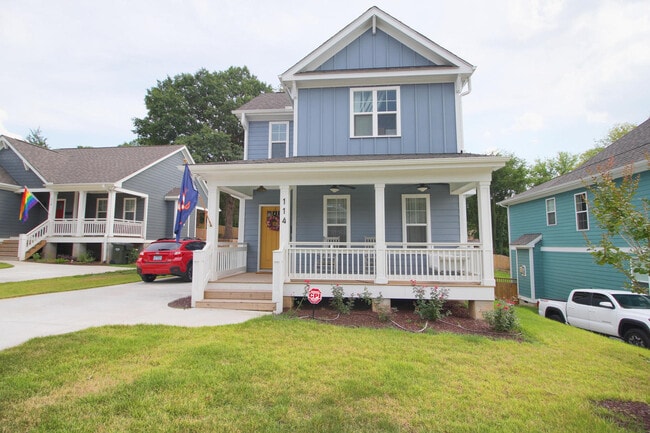 Charming 3 bedroom 2.5 bath home in incredible Durham location, with a massive fenced in yard! - Charming 3 bedroom 2.5 bath home in incredible Durham location, with a massive fenced in yard!