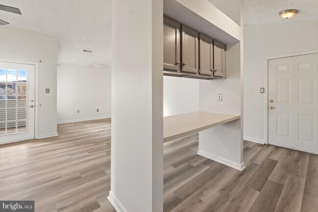 Building Photo - 2121 Wainwright Ct