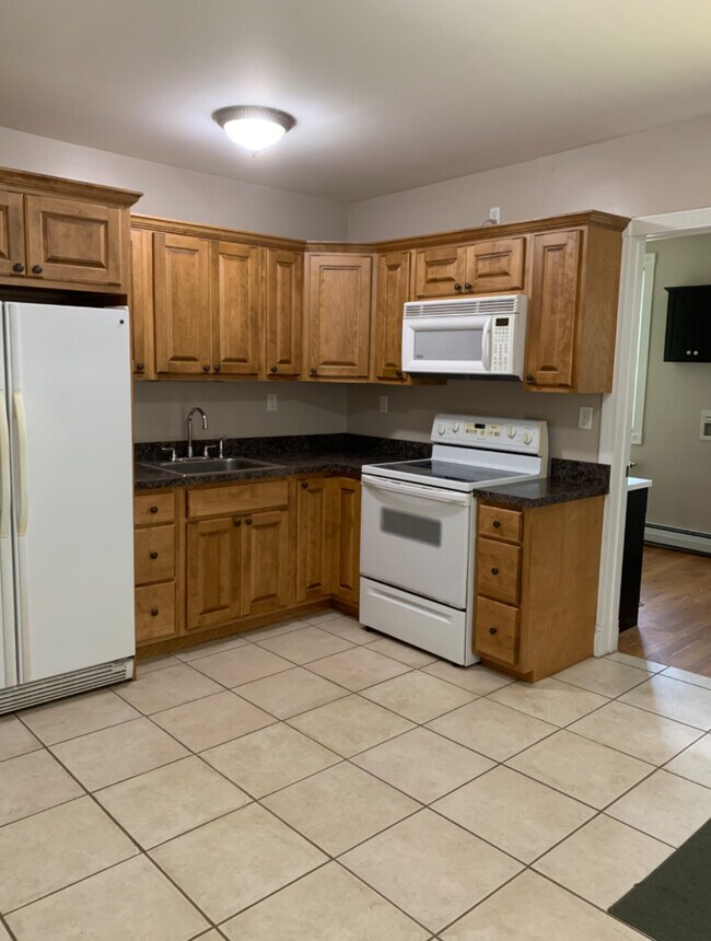 Kitchen - 1744 Farmington Ave