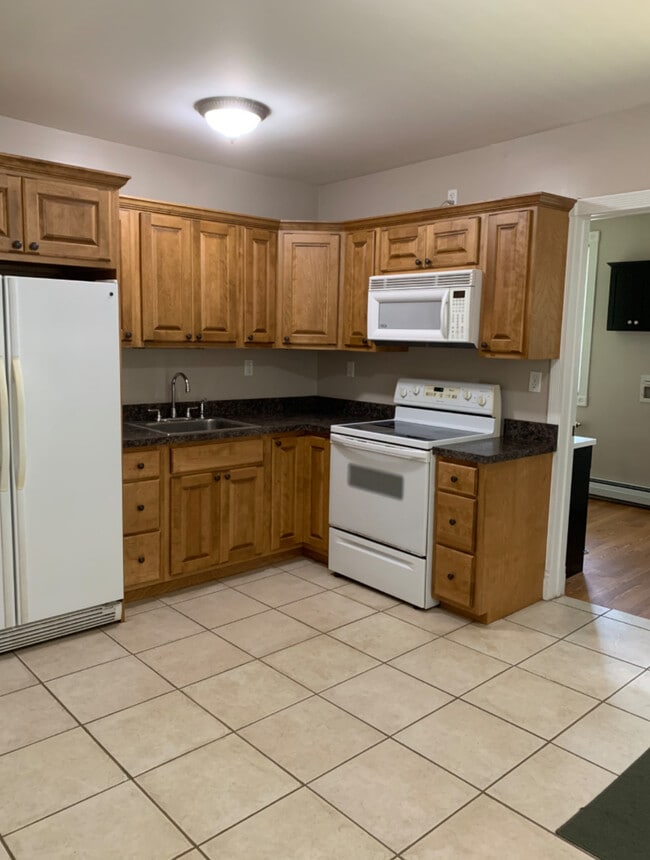 Kitchen - 1744 Farmington Ave