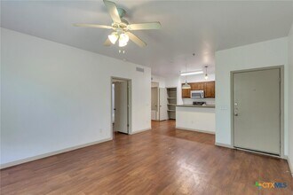 Building Photo - 1011 N LBJ Dr