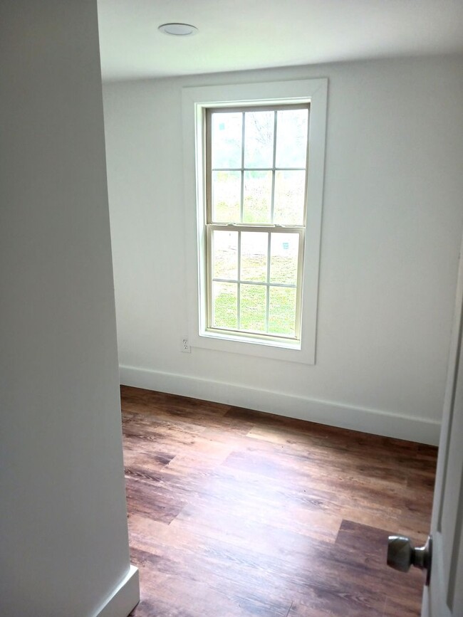 Building Photo - Renovated Three Bedroom Mobile Home for Re...