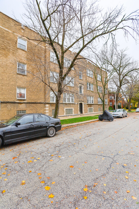 Primary Photo - 5149 N Troy St