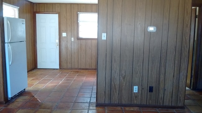 Building Photo - 5218 Field Dr