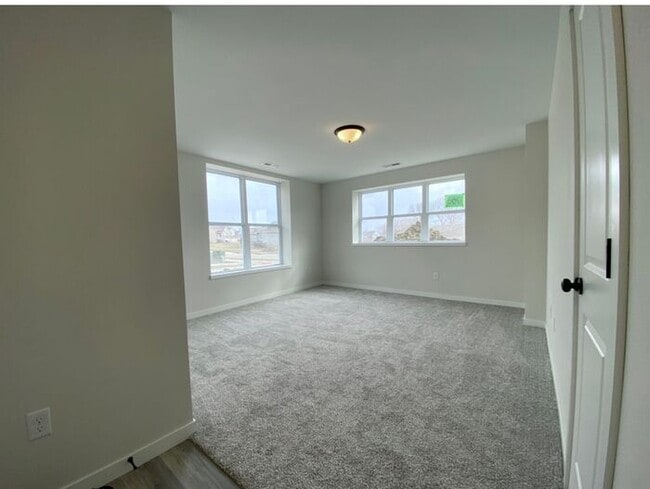 Building Photo - $2,275 | 3 Bedroom, 2.5 Bathroom Town Home | Pet Friendly | Sublease* | Available for August 1st,...