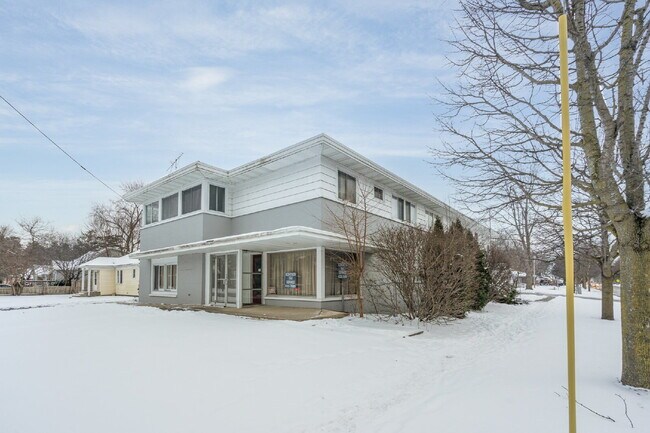 Foto del edificio - Efficiency Rental Available Immediately! $...