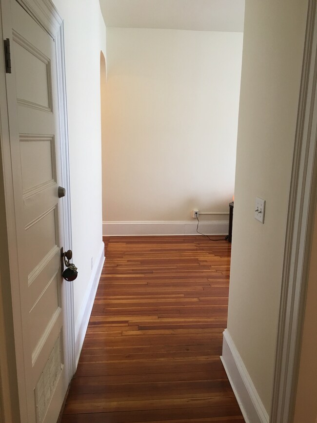 Building Photo - 1463 Beacon St