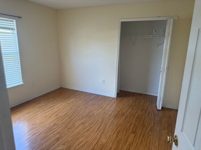 Foto del edificio - 2065 Whispering Trails Blvd