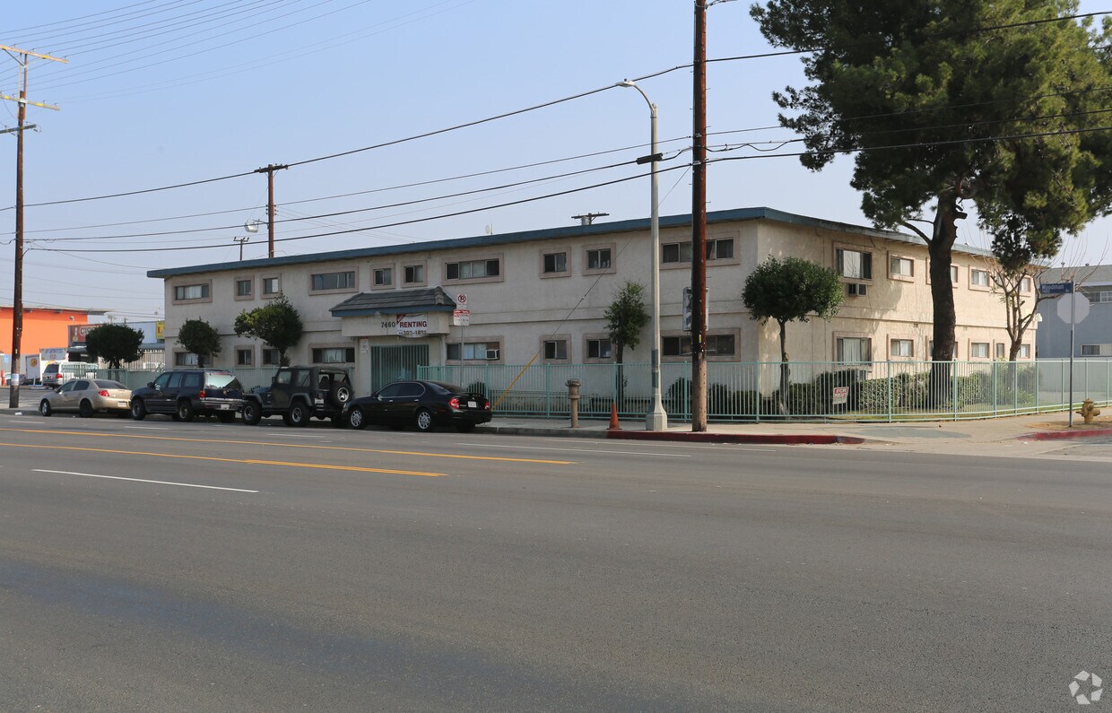 Primary Photo - 7460 Woodman Ave