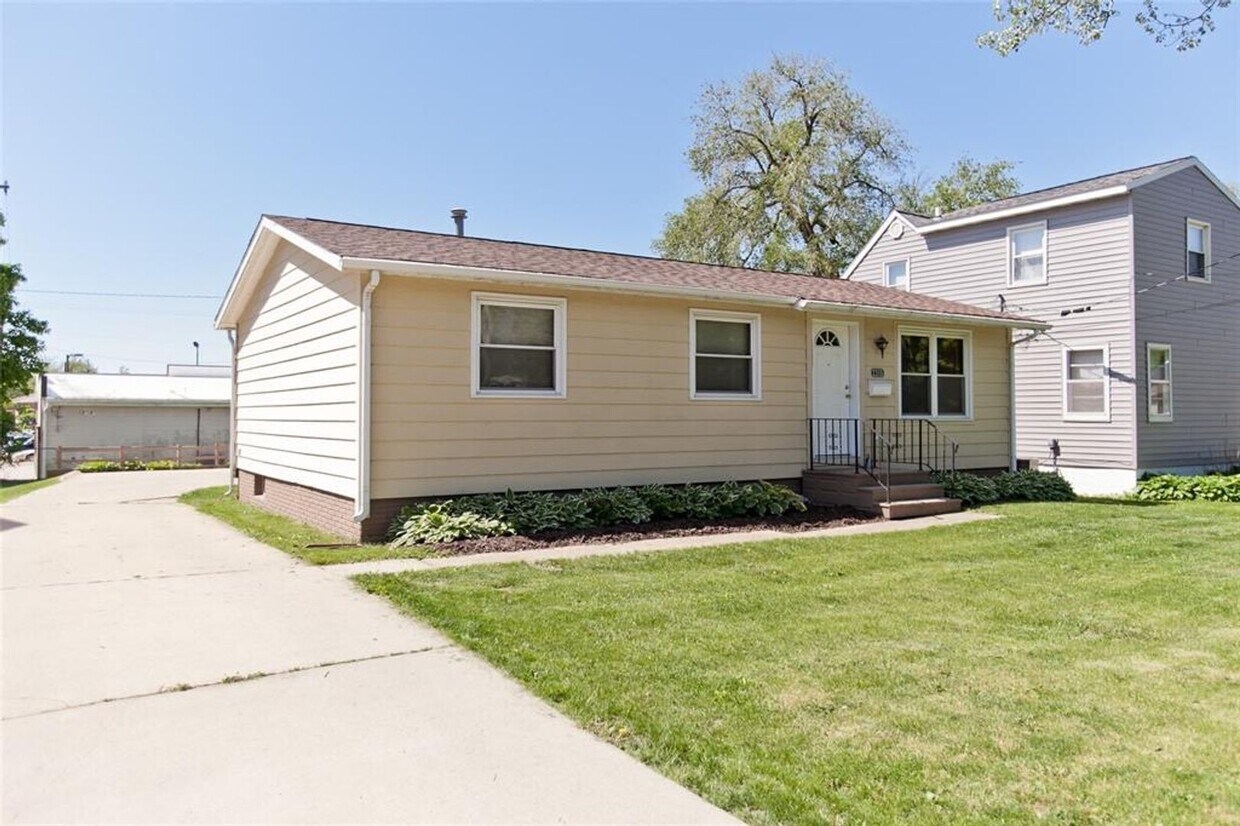 Primary Photo - 3 Bed 2 Bath Home Available NOW In Marion!