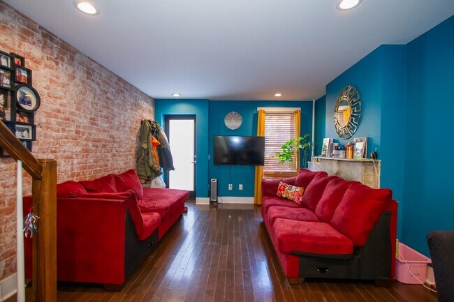 Building Photo - 319 Pavonia Ave