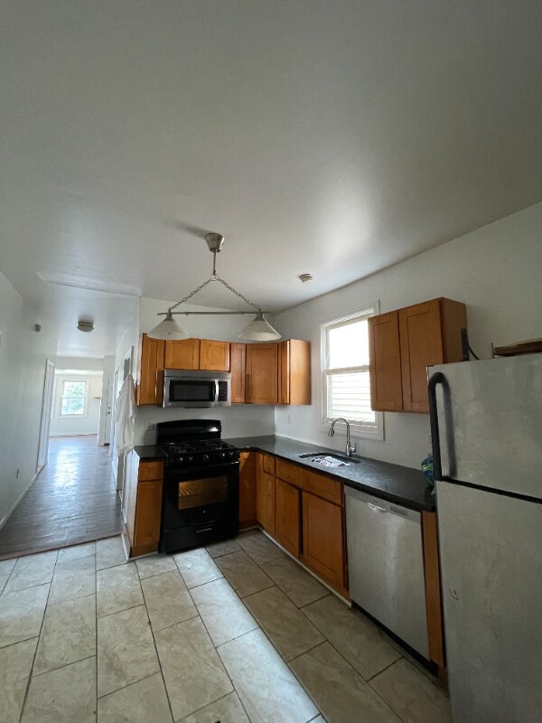Foto del edificio - 572 Christopher St