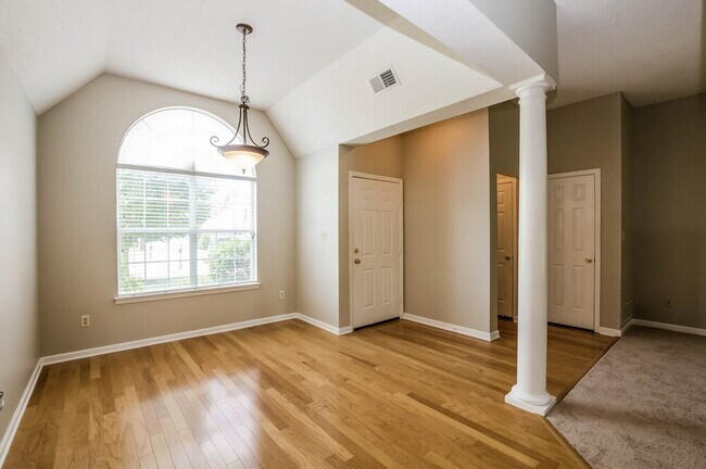 Building Photo - 8180 Cross Point Dr