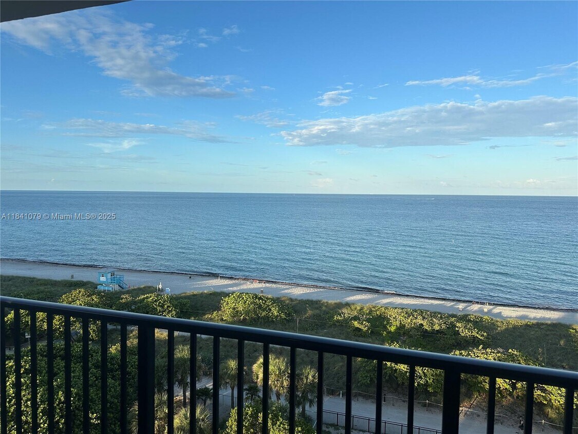 Foto principal - 9273 Collins Ave